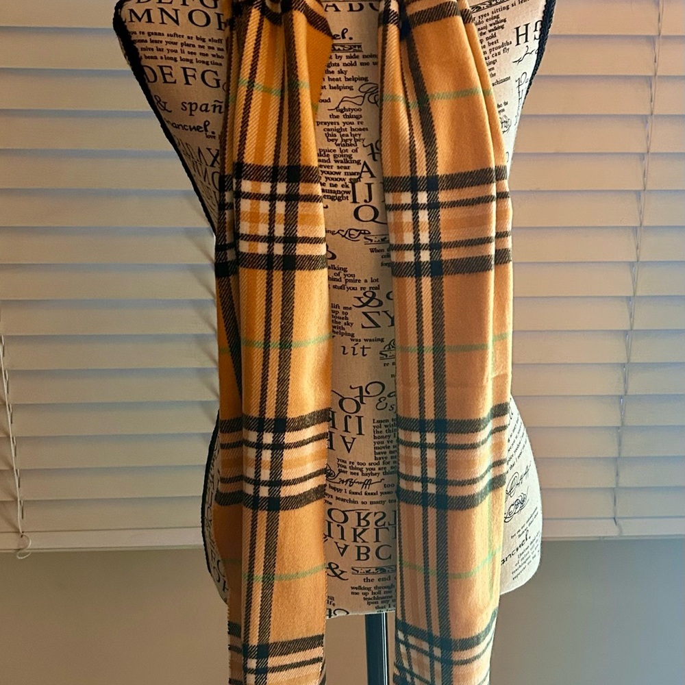 Stylish Tan Plaid Men's Scarf